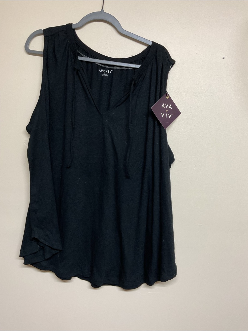 Ava & Viv Black Sleeveless V-Neck Tie-Front Tank